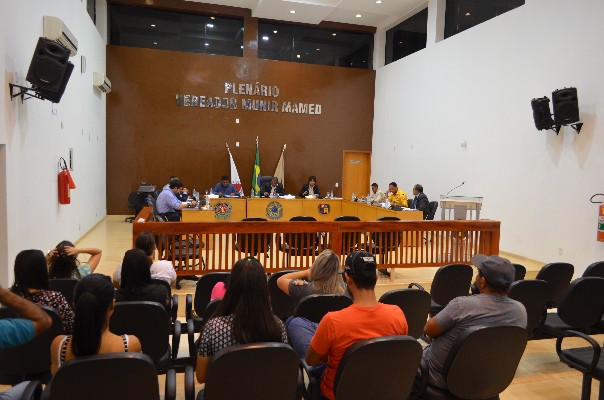 Osmar Baianim apresentou indicação na última reunião da Câmara Municipal de Fronteira para que a Prefeitura cobre da Copasa a instalação de uma caixa de água no bairro, sanando esse grave problema enfrentando pelos moradores.